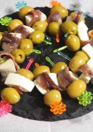 Una foto de Banderillas de queso fresco con anchoas