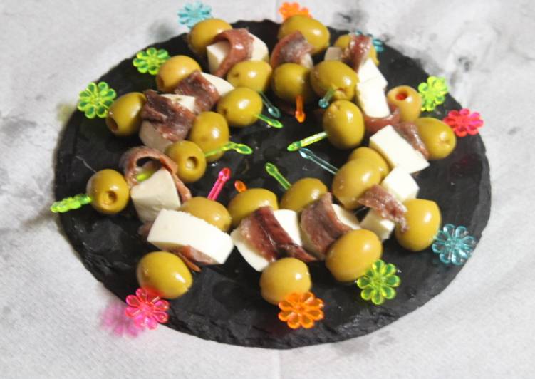 Banderillas de queso fresco con anchoas