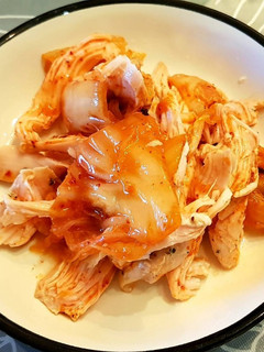 涼拌泡菜雞肉絲 的食譜成品照片