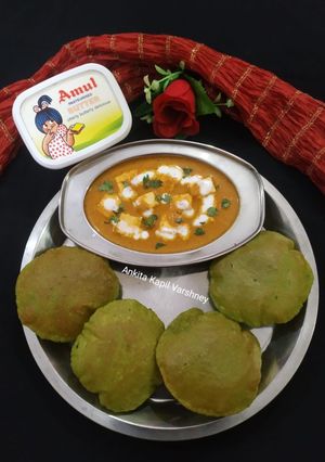 A picture of Palak (Poori).