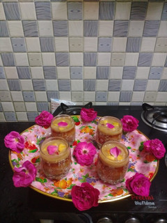 * ஆப்பிள் வித் ரோஸ் பெட்டல்ஸ் ஜூஸ்*(rose petals apple juice recipe in tamil) செய்முறை முக்கிய புகைப்படம்