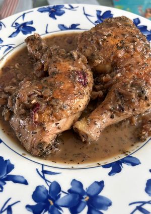 Una foto de Pollo encebollado
