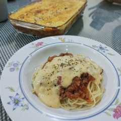 A picture of Spaghetti bolognese brulee.