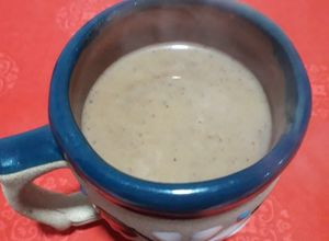 Una foto de Champurrado de chocolate ☕🍪