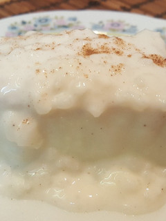 Una foto de Pudín de canela, limón con arroz con leche