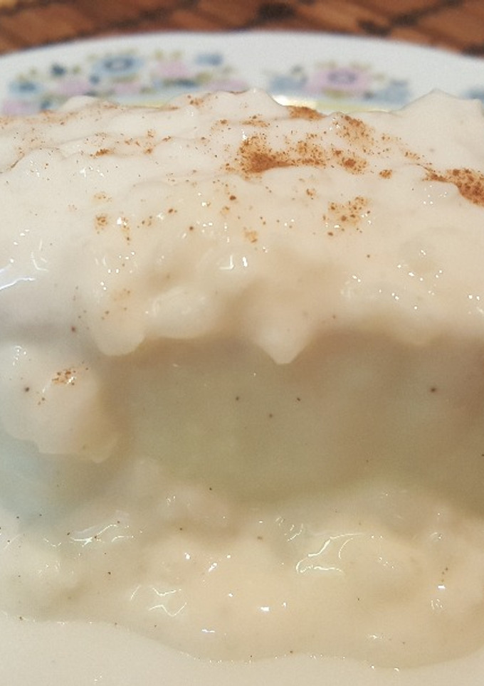 Una foto de Pudín de canela, limón con arroz con leche