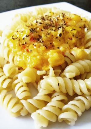 Una foto de Pasta con salsa de maíz