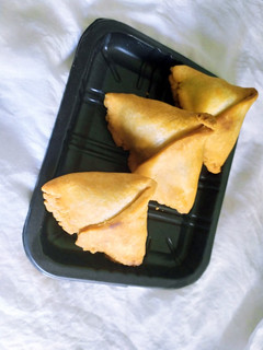 સમોસા (Samosa Recipe in Gujarati) રેસીપી મુખ્ય ફોટો