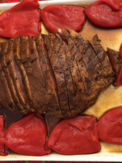 Una foto de Presa de cerdo ibérico al Pedro Ximénez con pimientos piquillo