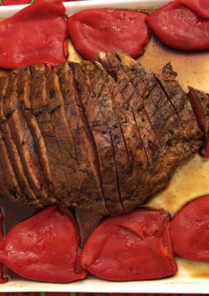 Una foto de Presa de cerdo ibérico al Pedro Ximénez con pimientos piquillo