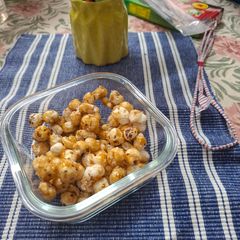 A picture of Crunchy caramelized makhana (Healthy snacking).