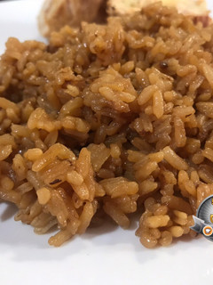 Una foto de Arroz con cebolla caramelizada