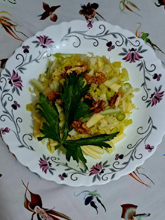 عکسی از دستور سالاد والدورف