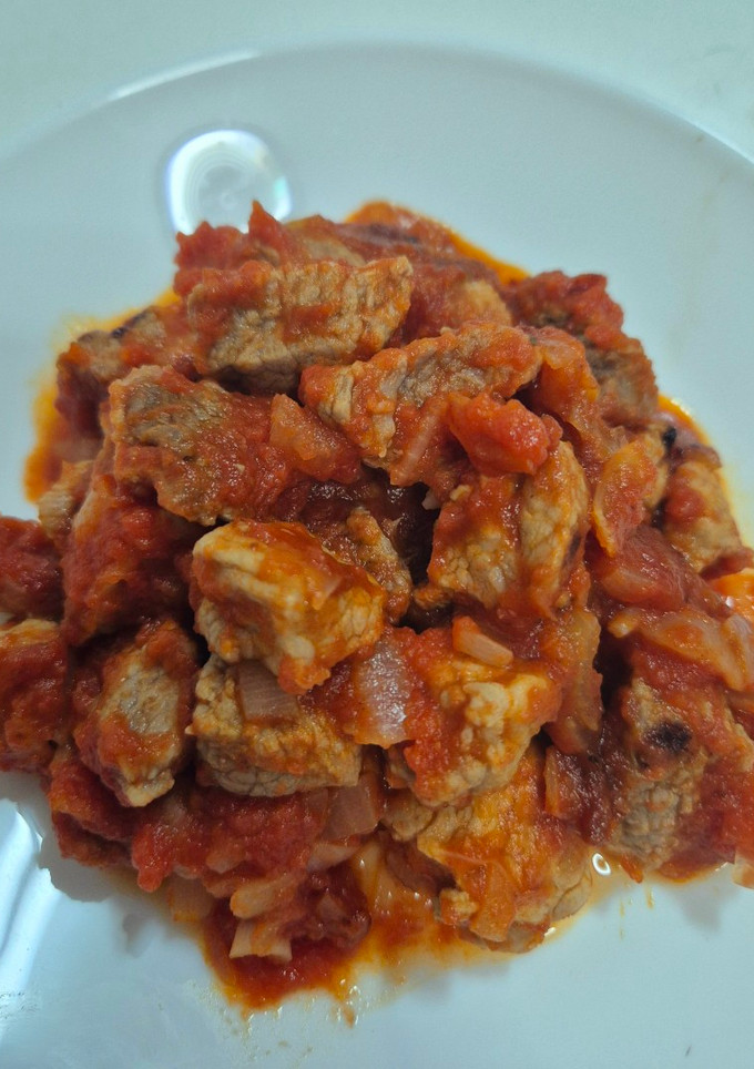 Una foto de Magro con tomate
