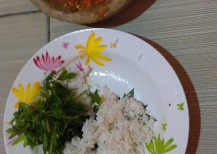 makanan Terong penyet lalap daun kenikir Anti Gagal