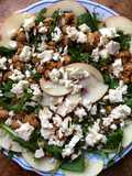 Insalata con ceci, feta e pesche