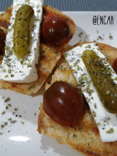 Una foto de Tostadas de queso fresco