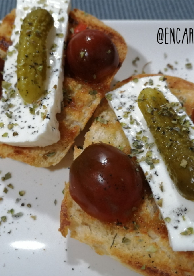 Una foto de Tostadas de queso fresco