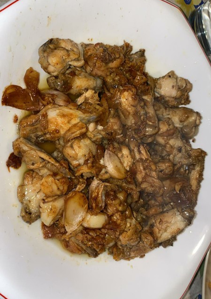 Una foto de Pollo al ajillo