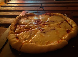 Una foto de Pizzeta de borde relleno