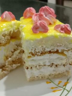 अननस पेस्ट्री (Pineapple Pastry recipe in marathi) रेसिपी चे मुख्य फोटो