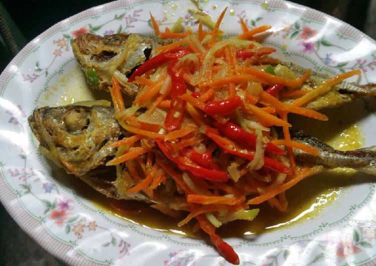 Resep Ikan Kembung Acar Kuning Lezat