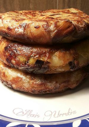 Foto principal de Tortillas de patatas con berenjenas y cebolla roja