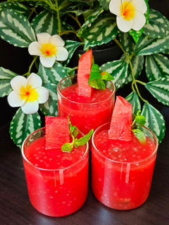 वॉटरमेलन बेसिल लेमोनेड शॉटस (WaterMelon Basil Lemonade) रेसिपी मुख्य फोटो