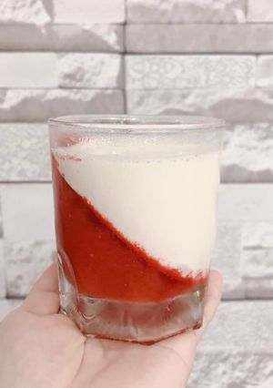 Hình của món Panna cotta dưa hấu.