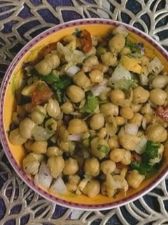 चना मसाला चाट(chana masala chaat recipe in hindi) रेसिपी मुख्य फोटो