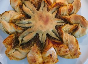 Una foto de Pesto star bread