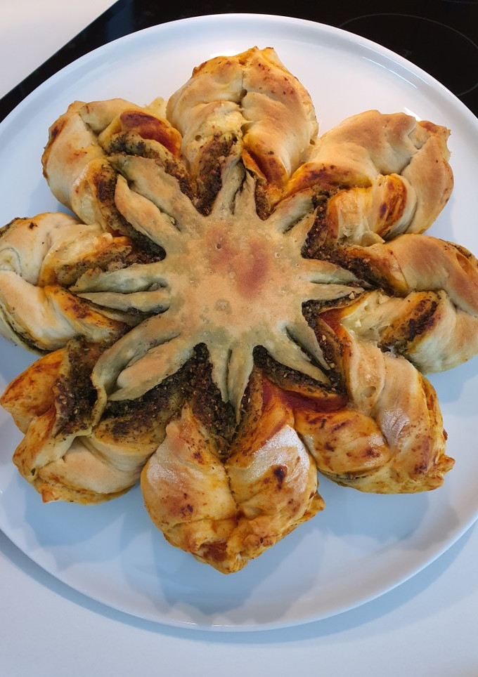 Una foto de Pesto star bread