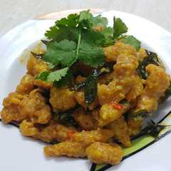 A picture of Chicken Fillet with Salted Egg / Fillet Ayam Saus Telur Asin.