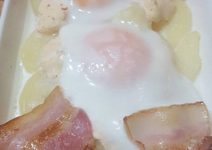 Foto principal de Patatas con huevo, bacon y queso al horno