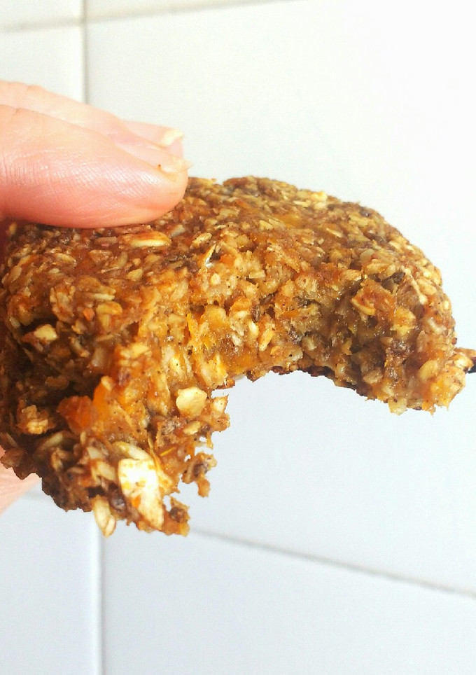Una foto de Cookies de calabaza y coco, veganas y crujientes
