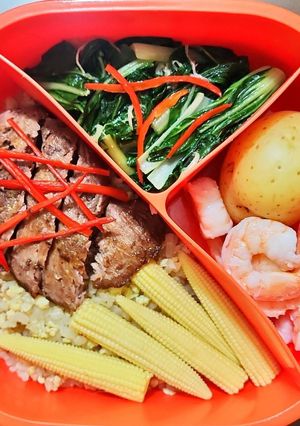 A picture of Low-Fat Bento Meal-02: Slim & Energizing Lunch.