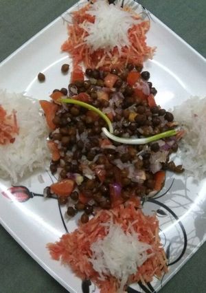 A picture of Boiled Black chana salad.