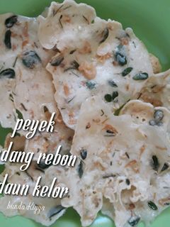 Foto resep Peyek udang rebon daun kelor - peyek kacang daun kelor