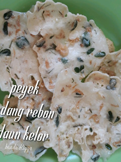 Foto resep Peyek udang rebon daun kelor - peyek kacang daun kelor