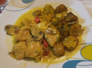 Una foto de Pollo al champiñón con papas