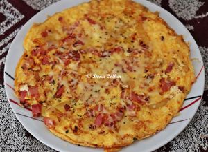 Foto de Omelete de bacon e batata palha