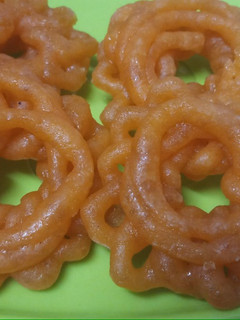 इमरती (imarti recipe in Hindi) रेसिपी मुख्य फोटो