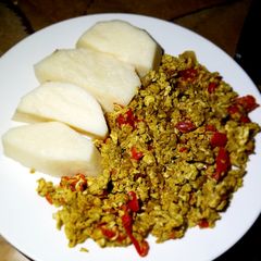 A picture of Boiled yam nd egg sauce.