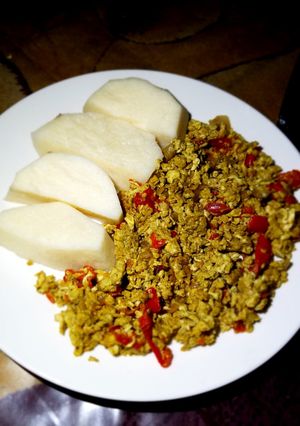 A picture of Boiled yam nd egg sauce.