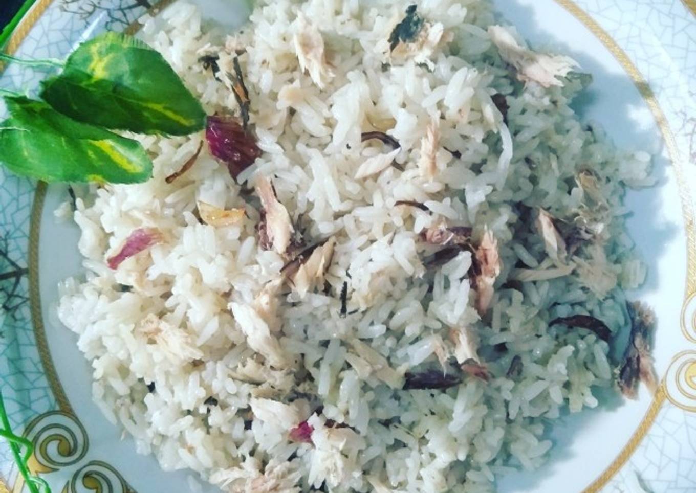 Nasi goreng pindang suwir