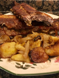 Una foto de Costillas al horno con patatas