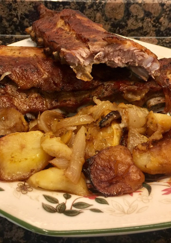 Una foto de Costillas al horno con patatas