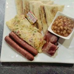 Sausages,omellete,bread and beans A picture of Sausages,omellete,bread and beans.