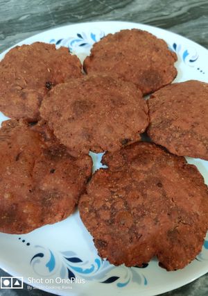 A picture of Beetroot Poori.