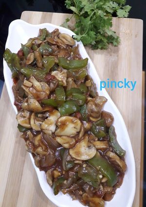 A picture of India spicy mushroom chilli.